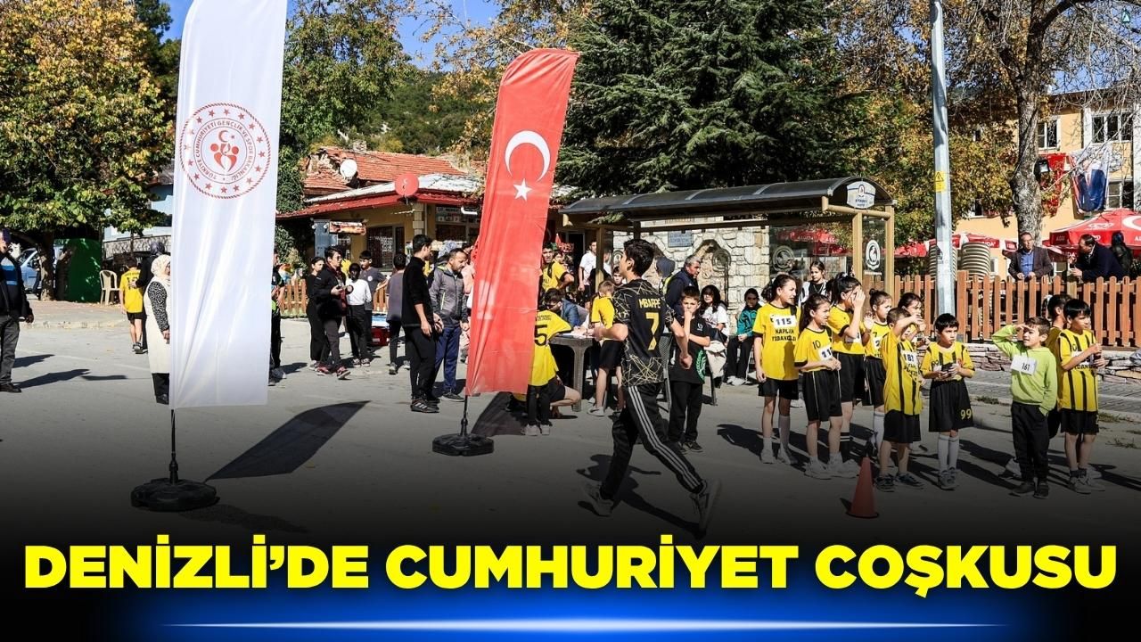 Denizli'de çocuklar cumhuriyete koştu