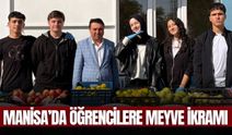 Manisa’da liselilere ücretsiz meyve dağıtıldı
