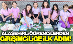 Alaşehir'in minik girişimcileri iş başında: Okul bahçesinde kendi pazarlarını kurdular