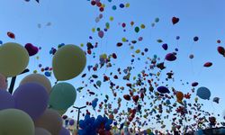 İzmir’de binlerce balon gökyüzüne salındı