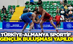 Genç güreşçiler, kültür ve dostluk adına minderde kapıştılar