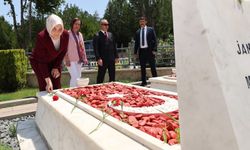 Vali Yiğitbaşı ve protokolden şehitlikleri bayram ziyareti