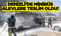 Denizli’de Seyir Halindeki Minibüs Alev Alev Yandı