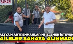 Minik futbolcuların ailelerine sahaya giriş izni verilmedi