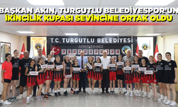 Başkan Akın, Turgutlu Belediyespor’un ikincilik kupası sevincine ortak oldu