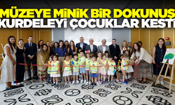 Müze açılışında çocuk eli, kurdeleyi minikler kesti
