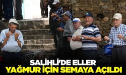 Salihli'de eller yağmur için semaya açıldı