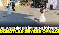 Alaşehir’de Bilim Şenliği’nde zeybek oynayan robotlar ilgi odağı oldu