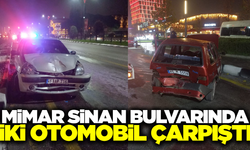 Manisa'da Avm önünde iki otomobil çarpıştı: 1 yaralı