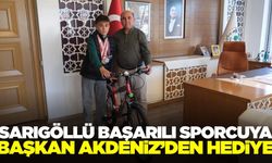 Tahsin Akdeniz, Sarıgöllü sporcuyu makamında ağırladı!