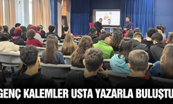 Manisa'da öğrenciler, yazarla bir araya geldi