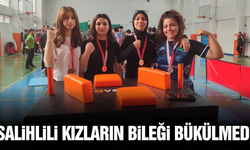 Bilek Güreşi Şampiyonası'nda Salihlili kızlardan büyük başarı!