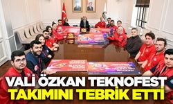 Manisa Valisi Özkan'dan öğrencilere tebrik