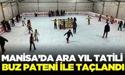 Manisa'da öğrenciler buz pistinde eğlendi
