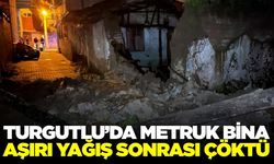 Turgutlu’da metruk bina yağışa dayanamadı