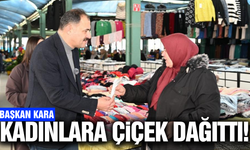 Başkan Kara'da kadınlara çiçek jesti!