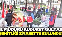 Manisa'da çocuklar şehitliği ziyaret etti