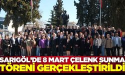 Sarıgöl'de kadınlara karanfilli kutlama