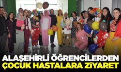 Alaşehirli öğrencilerden hastanedeki çocuklara 23 Nisan sürprizi