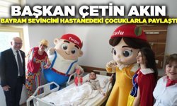 Başkan Akın, bayram sevincini hastanedeki çocuklarla paylaştı