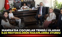Manisa'da çocuklar protokol koltuklarına oturdu