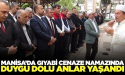 Manisa'da imamın titreyen sesi, tüm cemaati duygulandırdı