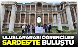 Manisa’da kültür buluşması: Uluslararası öğrenciler Sardes Antik Kenti’ni gezdi