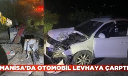 Turgutlu’da trafik kazası: Otomobil levhaya çarptı