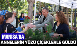 Manisa’da Anneler Günü’ne Çiçekli Kutlama