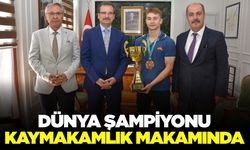 Salihli Kaymakamı Güldoğan, Dünya Şampiyonu öğrenciyi makamında ağırladı