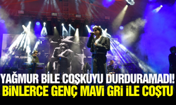 Salihli'de 19 Mayıs Coşkusu: Sağanak Yağmura Rağmen Binler Mavi Gri Konserinde Buluştu