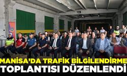 Manisa'da traktör sürücülerine reflektör dağıtıldı
