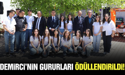 Demirci'de Türkiye üçüncüsü öğrenciler ödüllendirildi