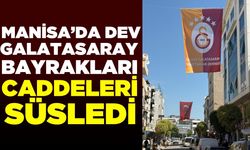 Manisa'da caddelere Galatasaray bayrakları asıldı