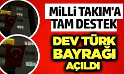 Manisa’da milli ruh: Mahalle sakinlerinden dev Türk bayrağı!