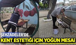 Şehzadeler’de kamusal alanlarda banklar yenileniyor