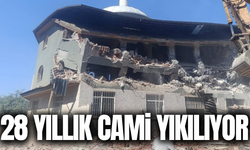 Salihli'de 28 yıllık caminin yıkımına başlandı!
