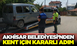 Akhisar'da Sokaklar Nefes Alıyor: Hurda ve Sahipsiz Araçlar Tek Tek Toplanıyor