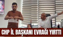 CHP'li İl Başkanı Yeni Atamayı Tanımadı: Evrağı Yırtıp Attı