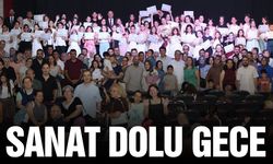 Manisa'da Gençlik Evi Müzik Kursları'nın Yıl Sonu Gösterisi Büyük Beğeni Topladı