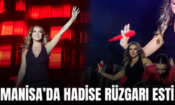 Manisa’da Zafer Gecesi! Hadise Sahneye 10. Yıl Marşı ile Çıktı