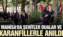 Manisa'da 30 Ağustos coşkusu: Protokol şehitleri kabirleri başında andı