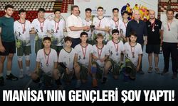 Manisa’nın genç voleybolcularından Türkiye ikinciliği