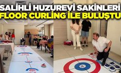 Salihli huzurevi sakinleri Floor Curling ile tanıştı