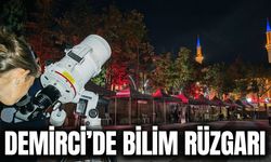 Demirci’de BilimFest coşkusu: Çocuklar Ay’ın kraterlerini teleskopla inceledi
