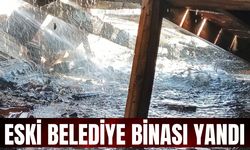 Denizli'de eski belediye binası yandı!