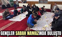 Kırkağaç’ta Gençler Sabah Namazında Bir Araya Geldi