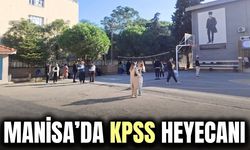Manisa’da KPSS ön lisans heyecanı: Ailelerin heyecanı gözlerden kaçmadı