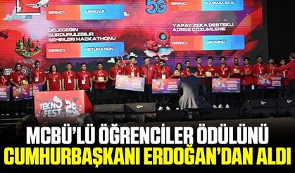 MCBÜ öğrencilerine ödülü Cumhurbaşkanı Erdoğan verdi