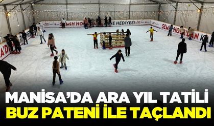 Manisa'da öğrenciler buz pistinde eğlendi